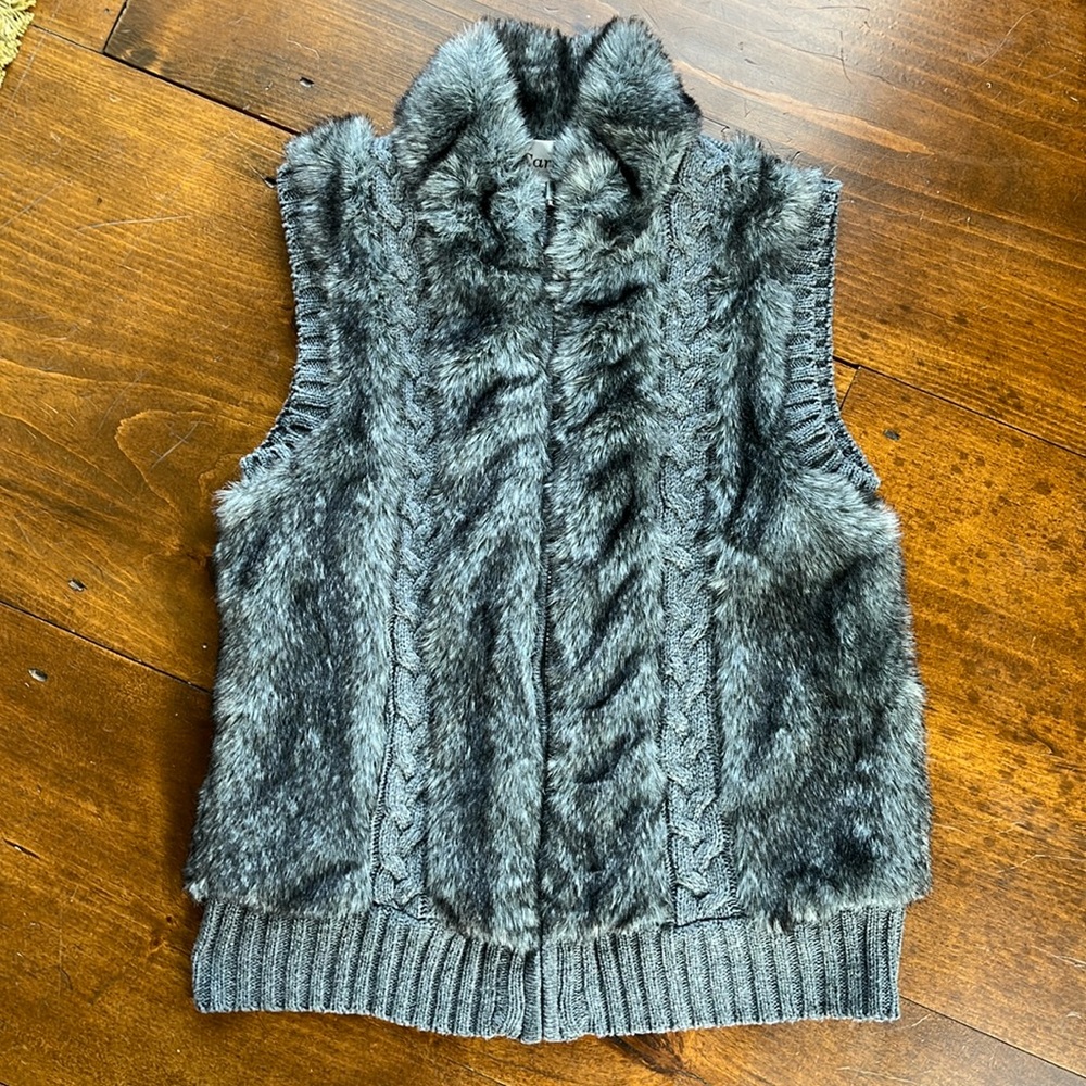 Carte Gray Faux Fur/ Cable Knit Zip Up Sweater Vest - Sz L